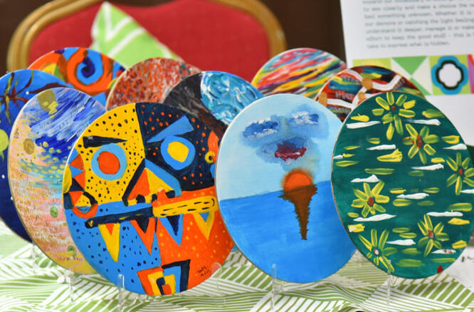 Art Therapy though Healing Kit